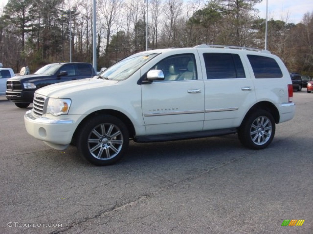 2007 Aspen Limited HEMI - Cool Vanilla White / Dark Khaki/Light Graystone photo #2