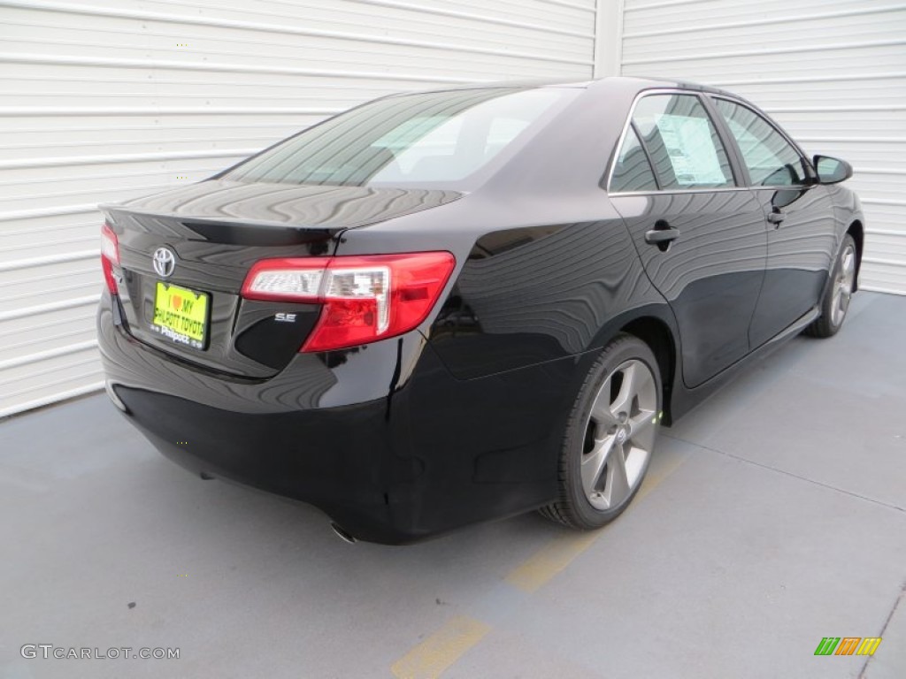 2014 Camry SE - Attitude Black Metallic / Black photo #4