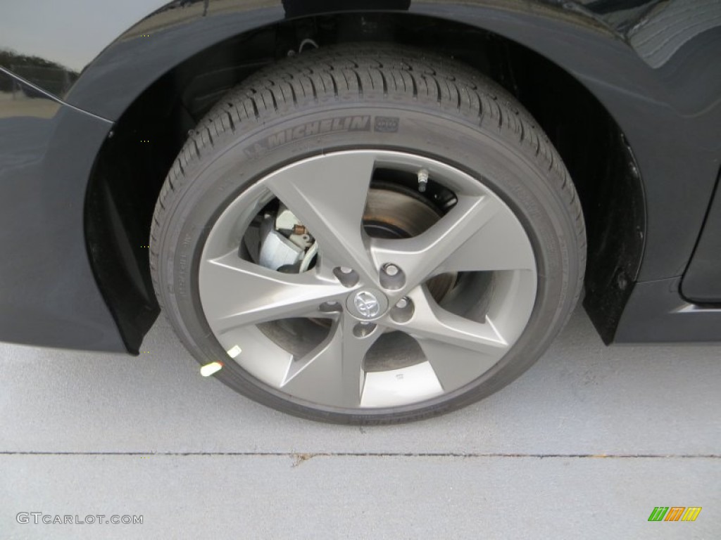2014 Toyota Camry SE Wheel Photos