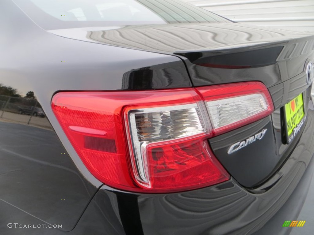 2014 Camry SE - Attitude Black Metallic / Black photo #13