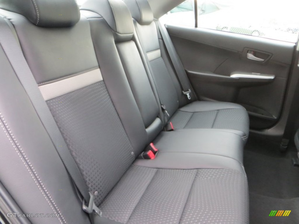 2014 Camry SE - Attitude Black Metallic / Black photo #21