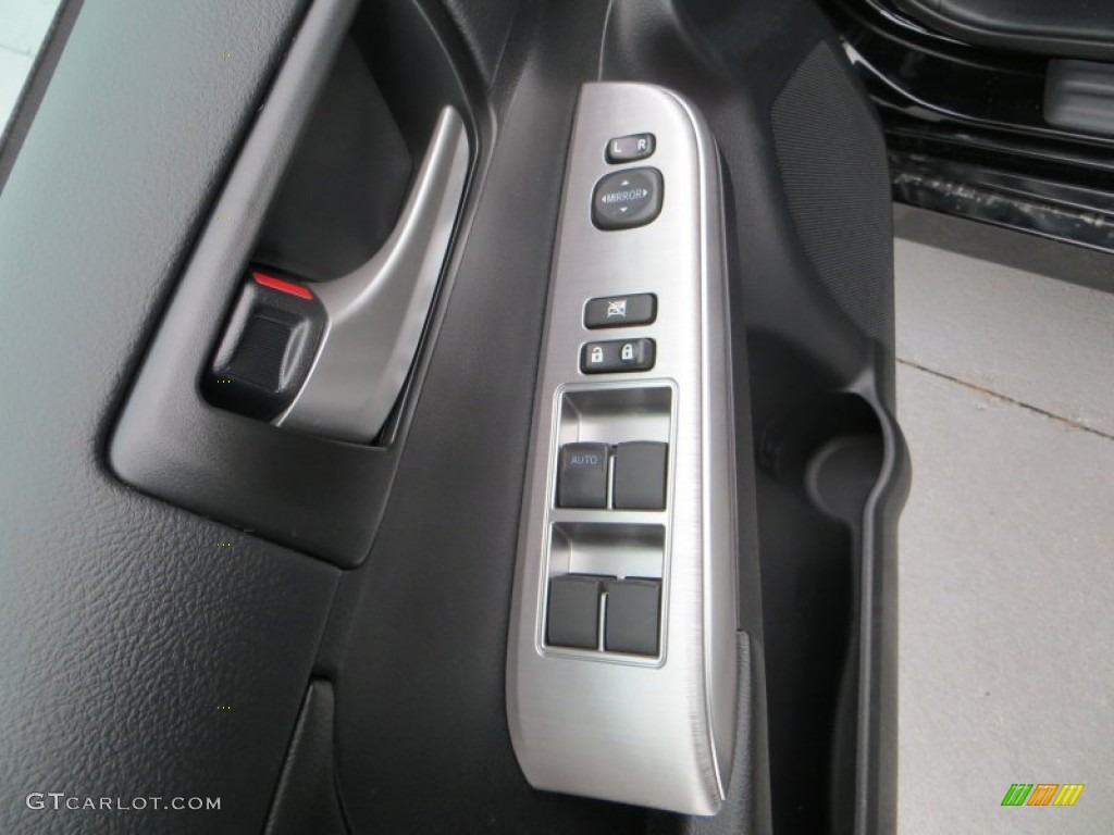2014 Toyota Camry SE Controls Photo #89450877