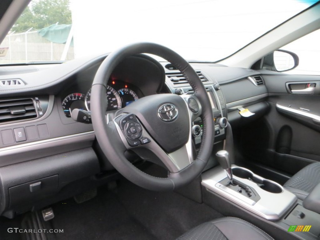2014 Camry SE - Attitude Black Metallic / Black photo #25