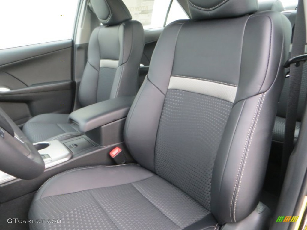 Black Interior 2014 Toyota Camry SE Photo #89450919