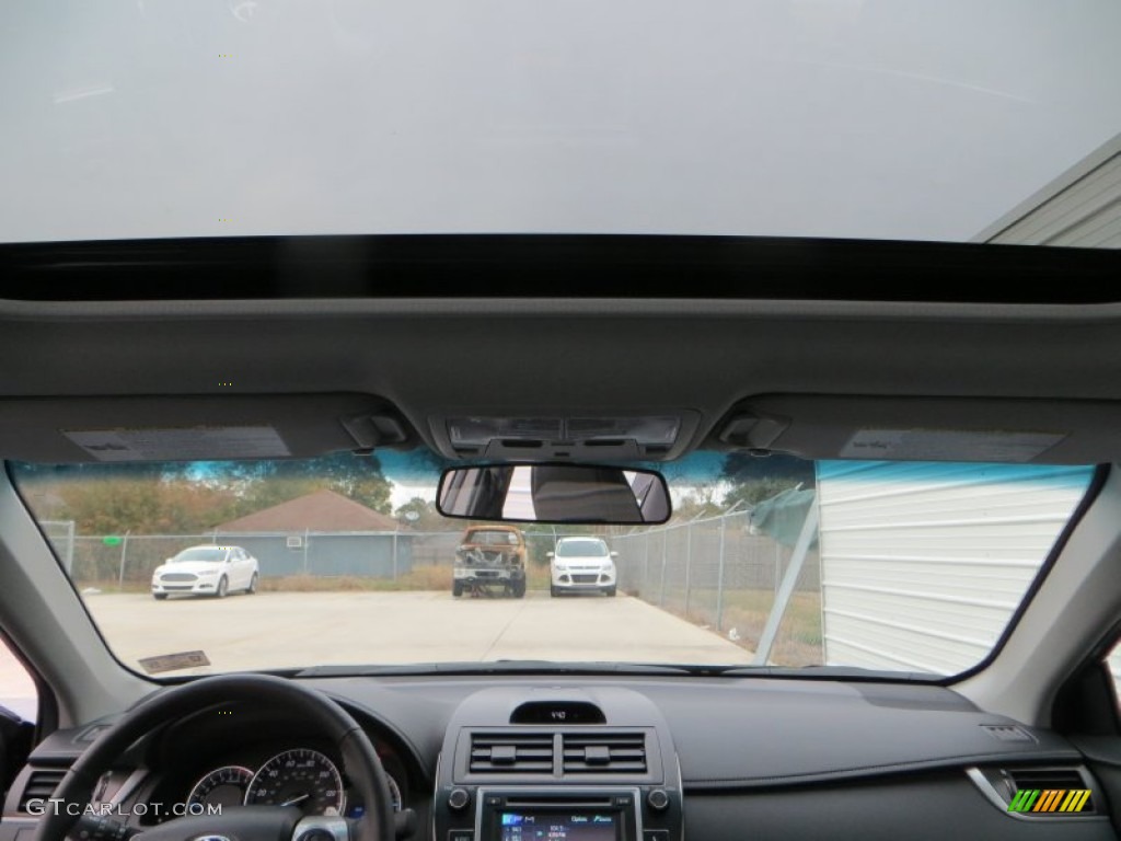 2014 Camry SE - Attitude Black Metallic / Black photo #28