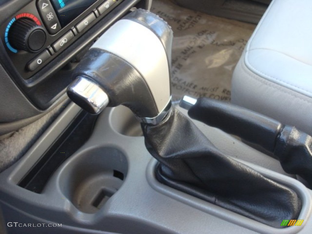 2005 TrailBlazer LT - Medium Red Metallic / Light Gray photo #18