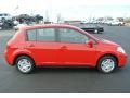 Red Alert - Versa 1.8 S Hatchback Photo No. 6