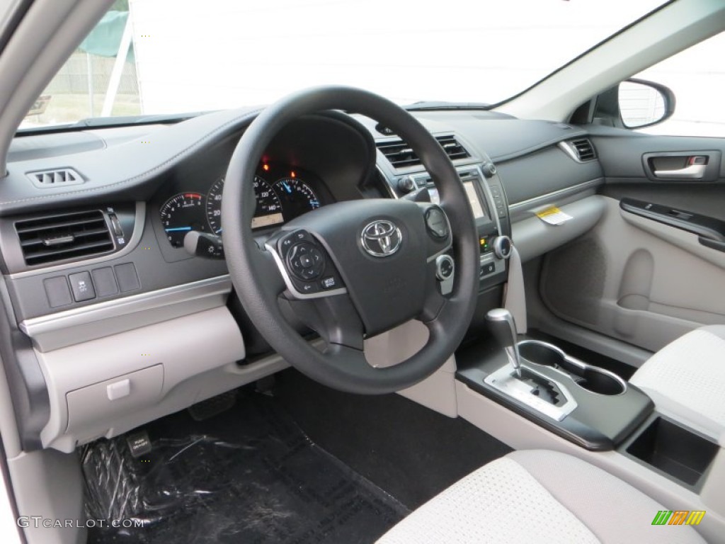 Ash Interior 2014 Toyota Camry L Photo #89452095