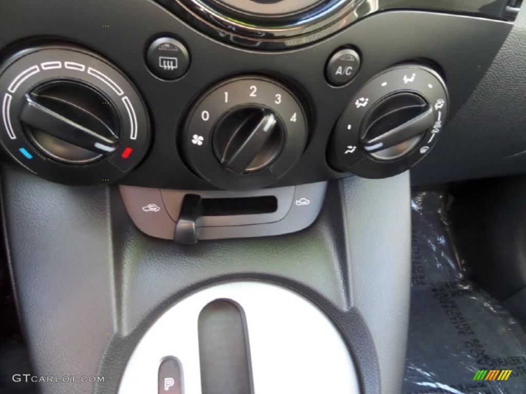2011 MAZDA2 Touring - Brilliant Black / Black photo #18