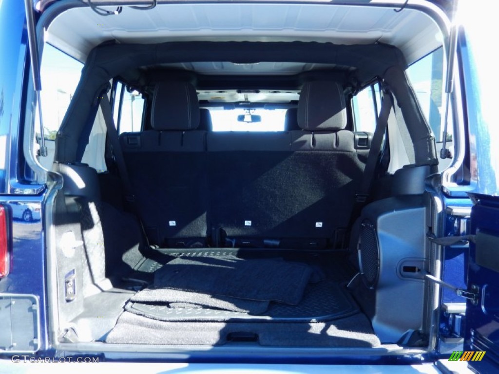 2013 Wrangler Unlimited Sahara 4x4 - True Blue Pearl / Black photo #11
