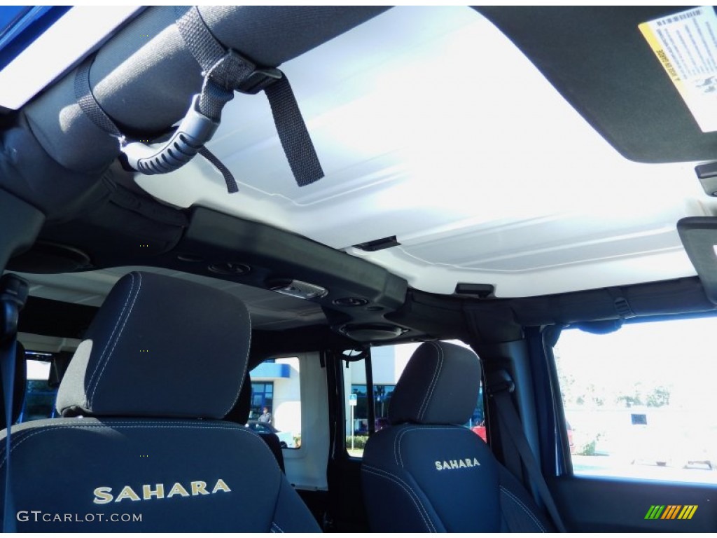 2013 Wrangler Unlimited Sahara 4x4 - True Blue Pearl / Black photo #21