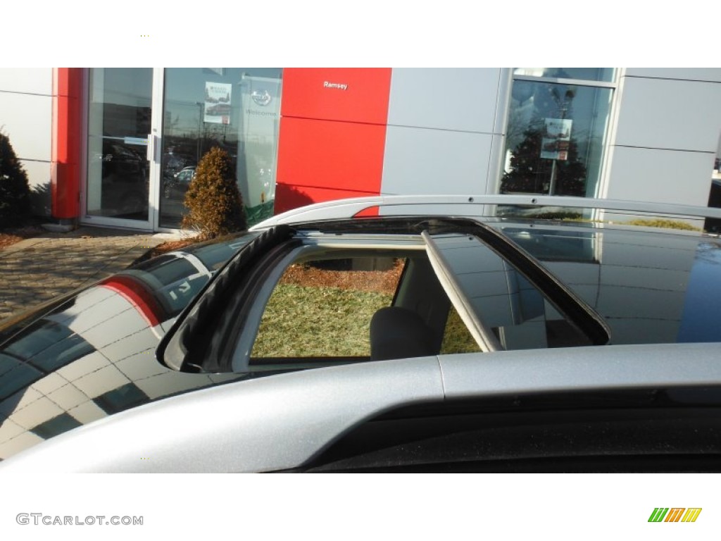 2011 Rogue SV AWD - Wicked Black / Gray photo #4