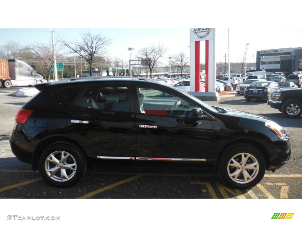 2011 Rogue SV AWD - Wicked Black / Gray photo #5