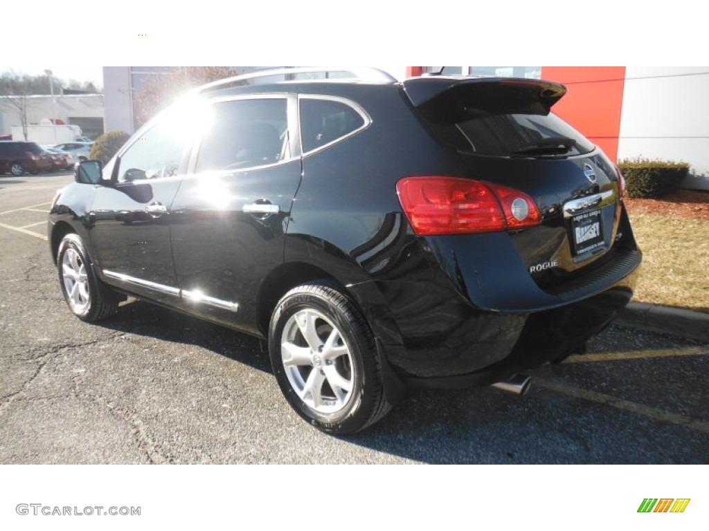 2011 Rogue SV AWD - Wicked Black / Gray photo #6