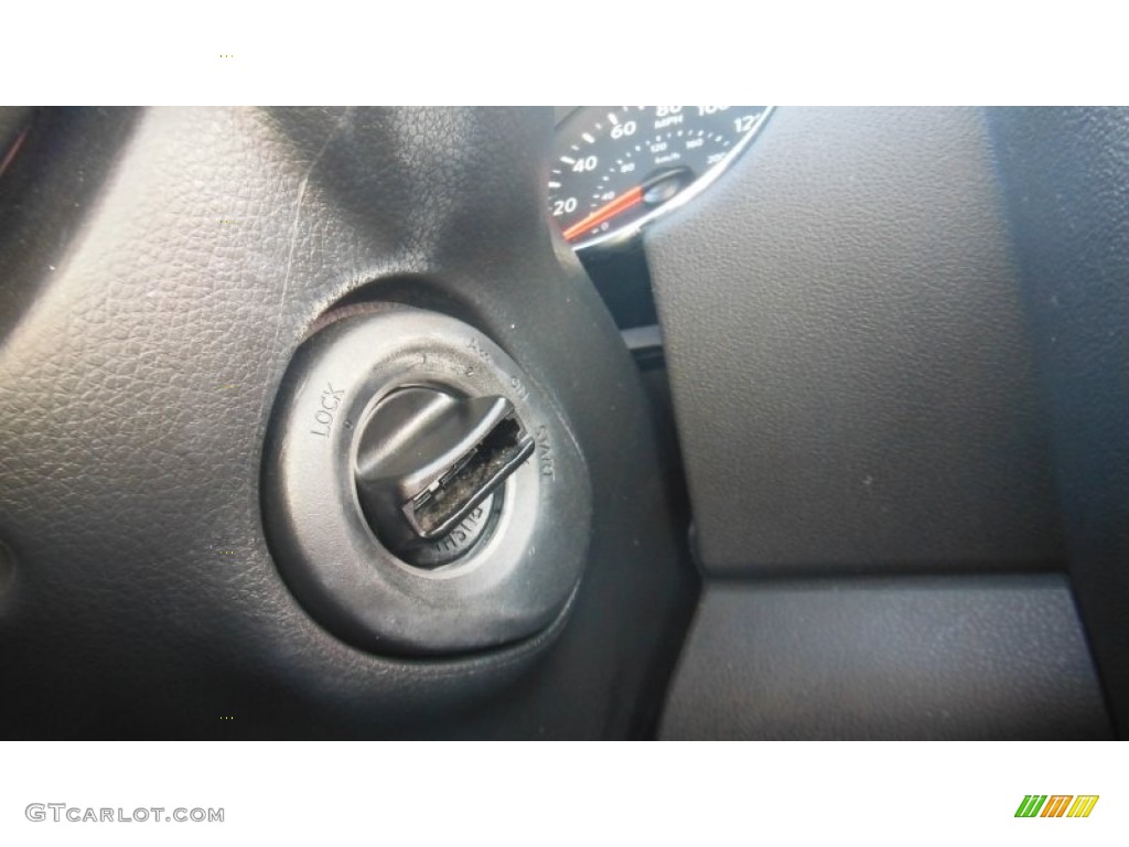 2011 Rogue SV AWD - Wicked Black / Gray photo #20