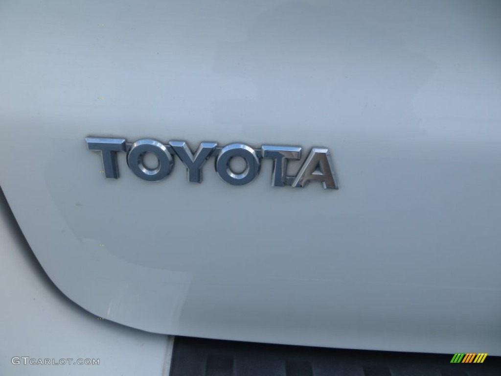 2004 4Runner SR5 - Natural White / Dark Charcoal photo #17