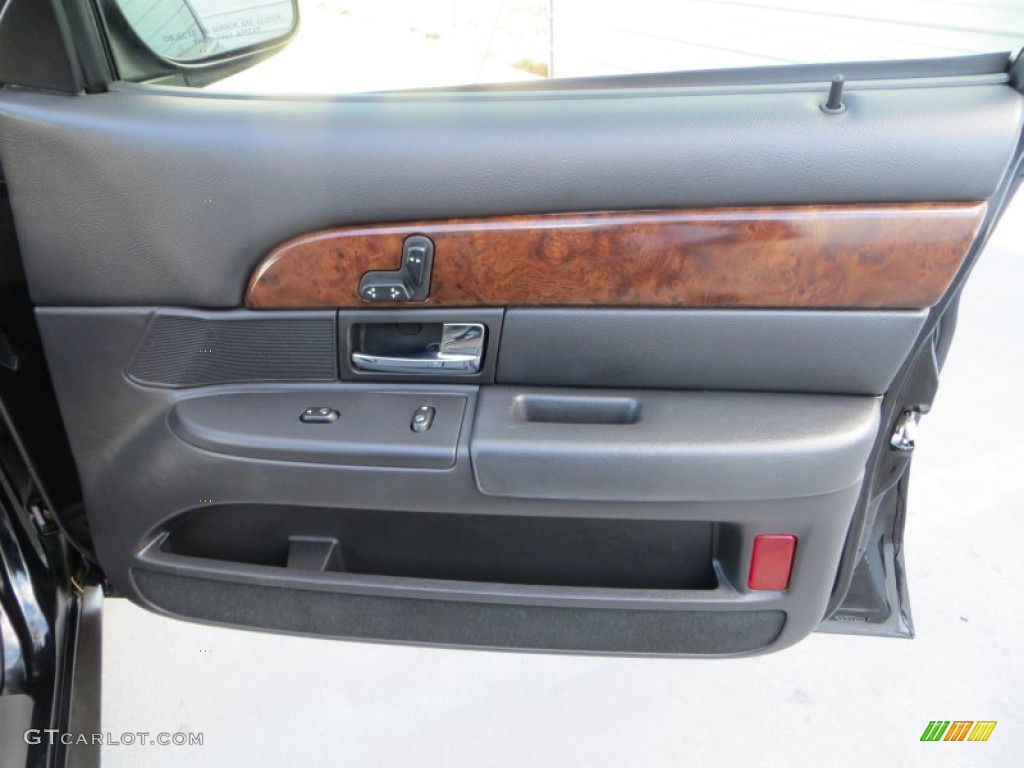2007 Grand Marquis LS - Black Clearcoat / Charcoal Black photo #24