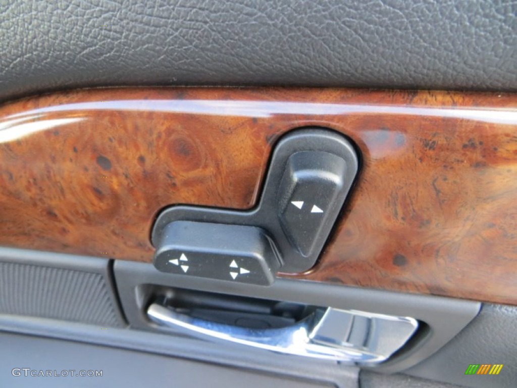 2007 Grand Marquis LS - Black Clearcoat / Charcoal Black photo #25