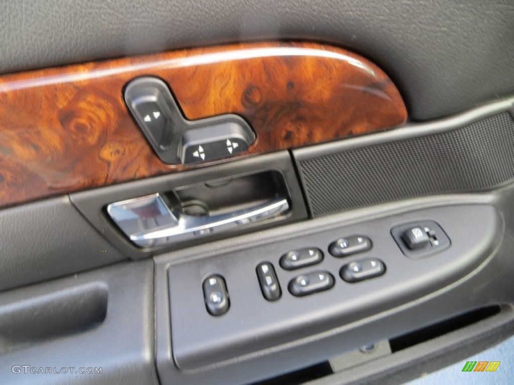 2007 Grand Marquis LS - Black Clearcoat / Charcoal Black photo #34