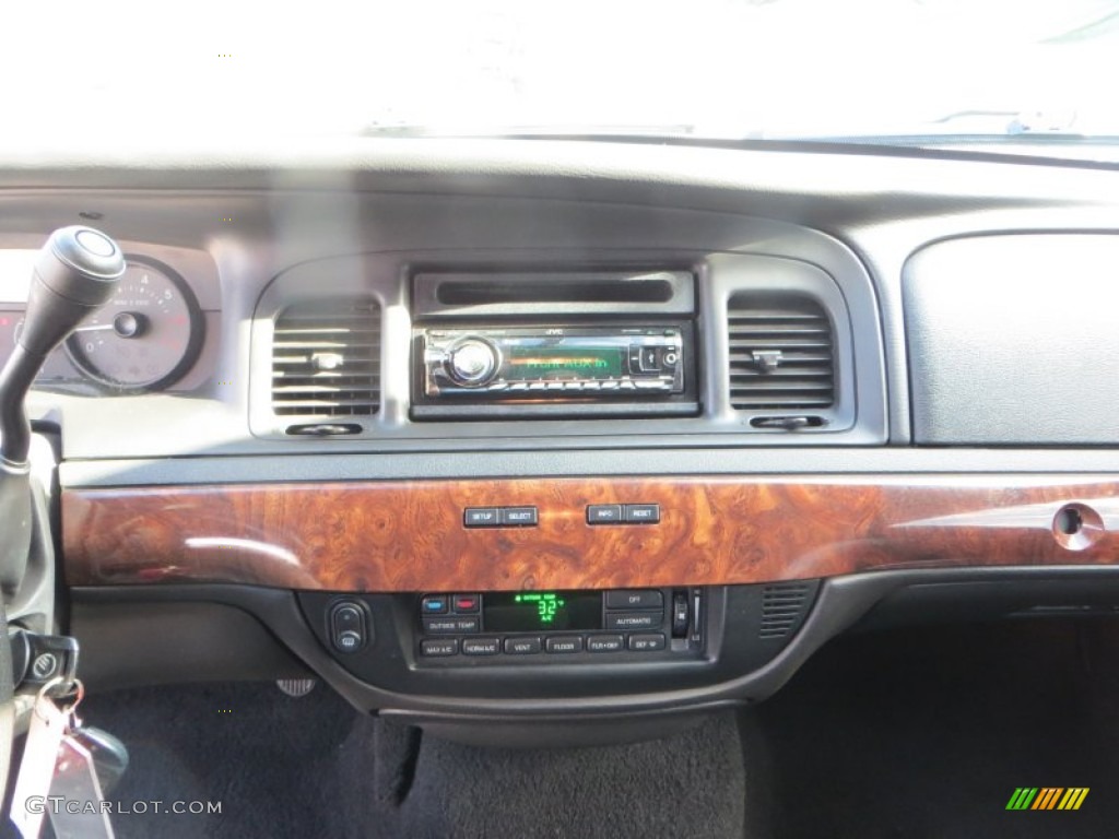 2007 Grand Marquis LS - Black Clearcoat / Charcoal Black photo #38