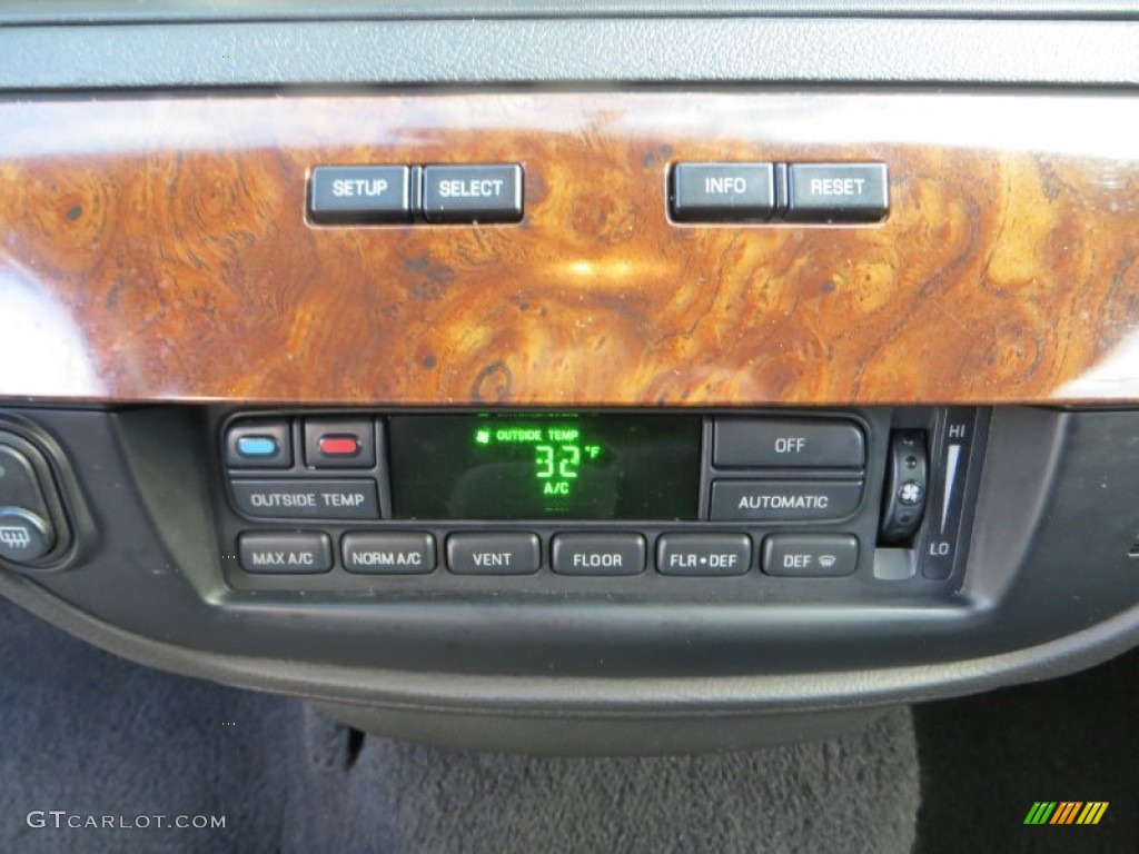 2007 Grand Marquis LS - Black Clearcoat / Charcoal Black photo #40