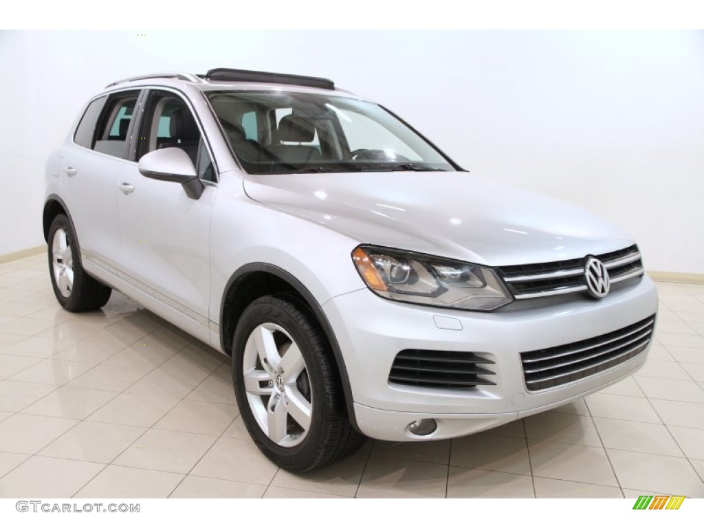 2011 Volkswagen Touareg VR6 FSI Lux 4XMotion Exterior Photos