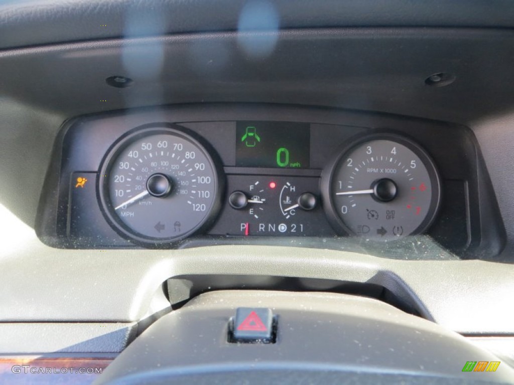 2007 Grand Marquis LS - Black Clearcoat / Charcoal Black photo #42