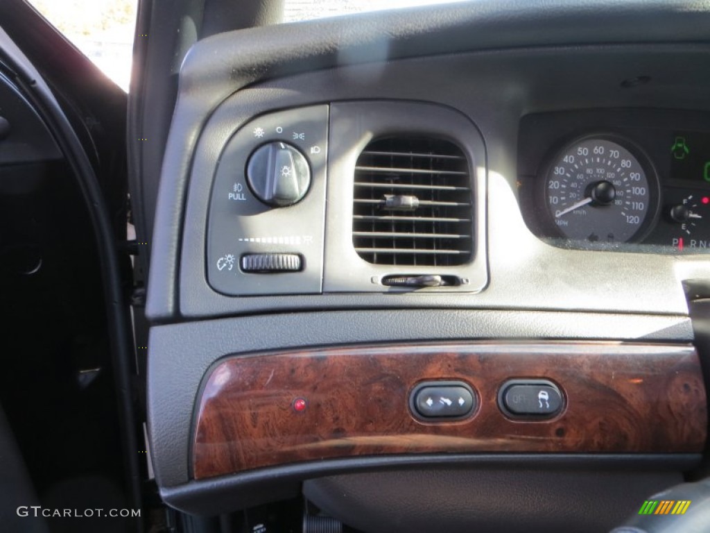 2007 Grand Marquis LS - Black Clearcoat / Charcoal Black photo #44