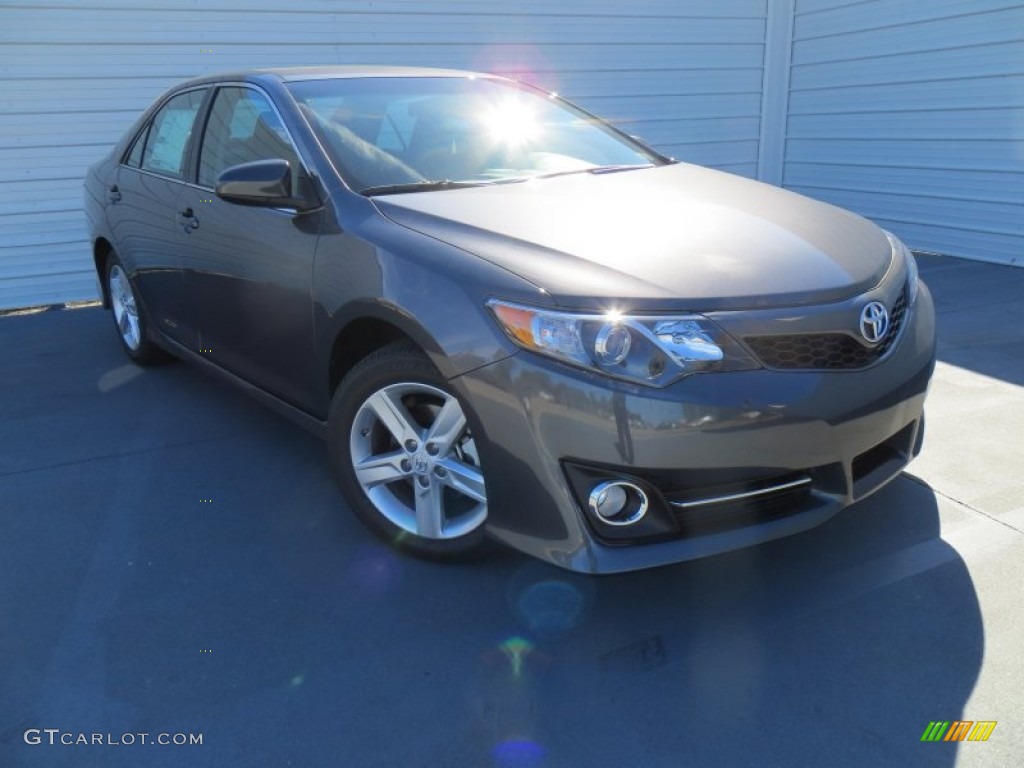 2014 Camry SE - Magnetic Gray Metallic / Black/Ash photo #1