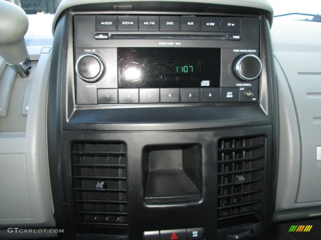 2009 Dodge Grand Caravan SE Controls Photo #89470301