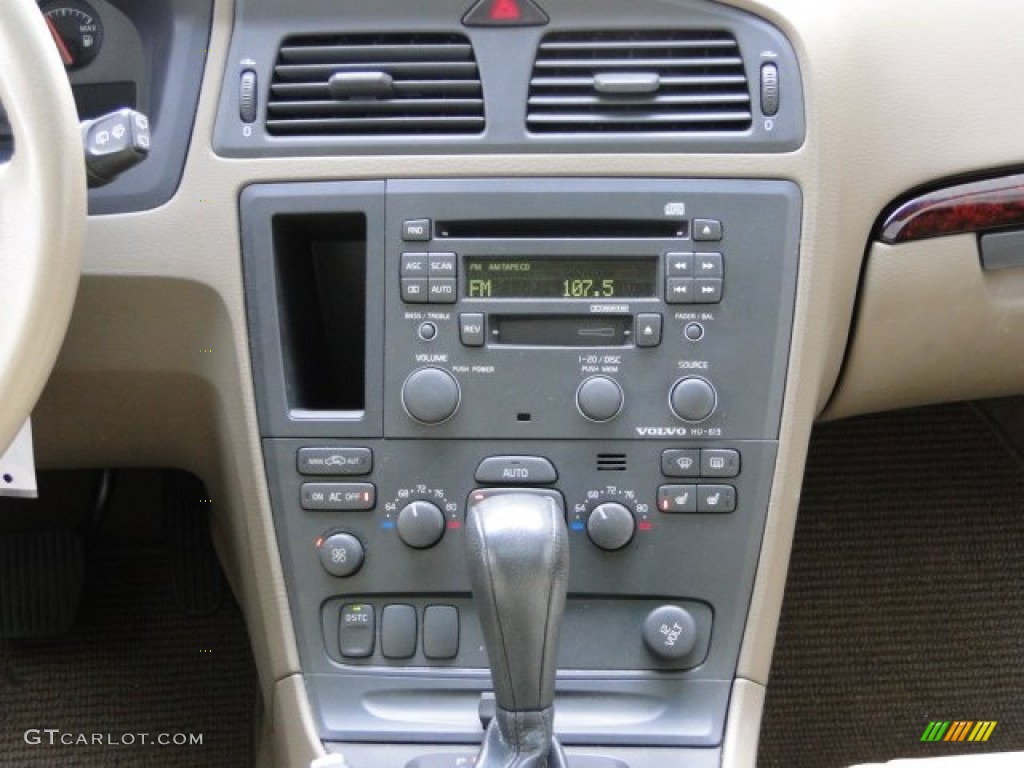 2003 XC70 AWD - White / Beige/Light Sand photo #7