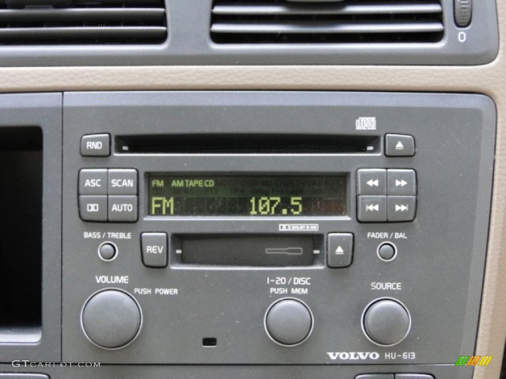 2003 XC70 AWD - White / Beige/Light Sand photo #18