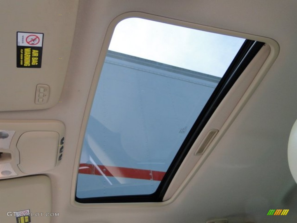 2003 XC70 AWD - White / Beige/Light Sand photo #20