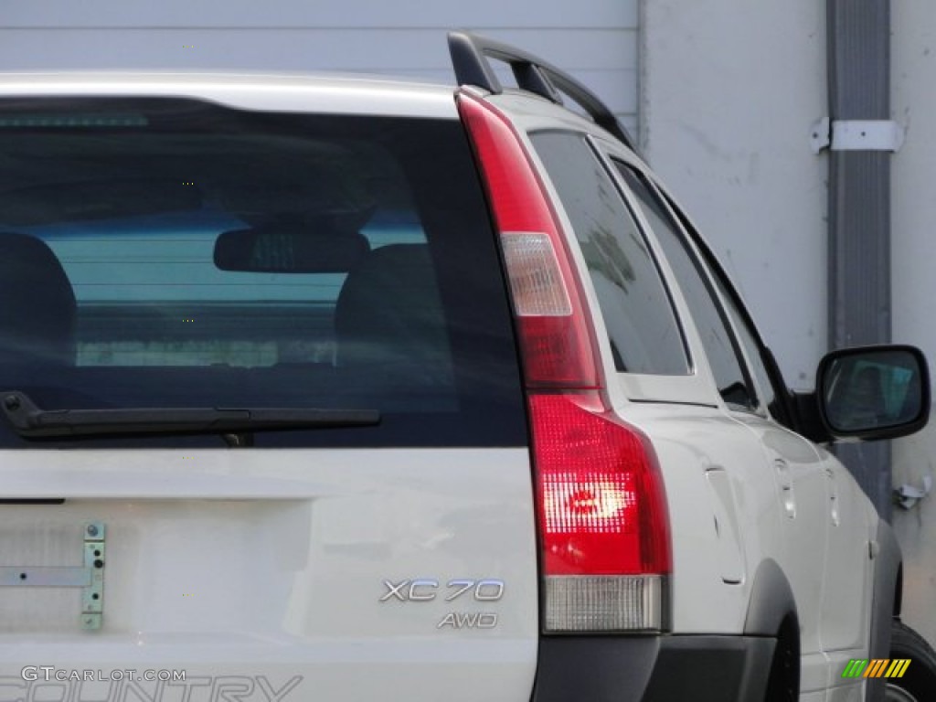 2003 XC70 AWD - White / Beige/Light Sand photo #25