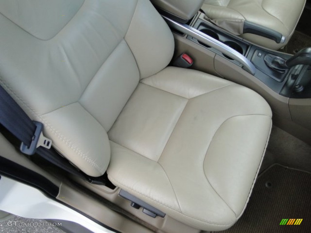 2003 XC70 AWD - White / Beige/Light Sand photo #34
