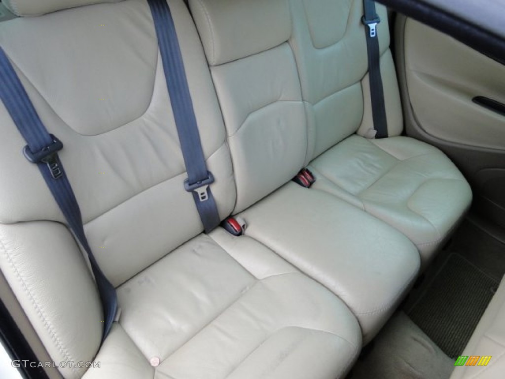 2003 XC70 AWD - White / Beige/Light Sand photo #36