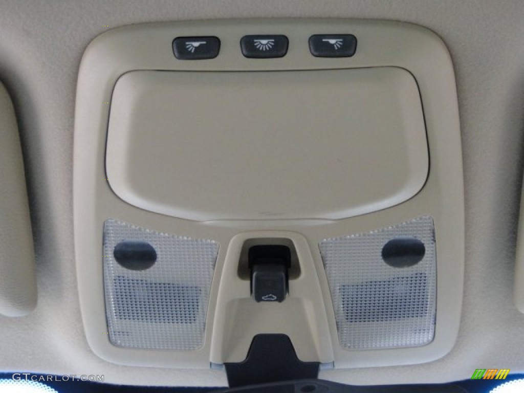2003 XC70 AWD - White / Beige/Light Sand photo #39