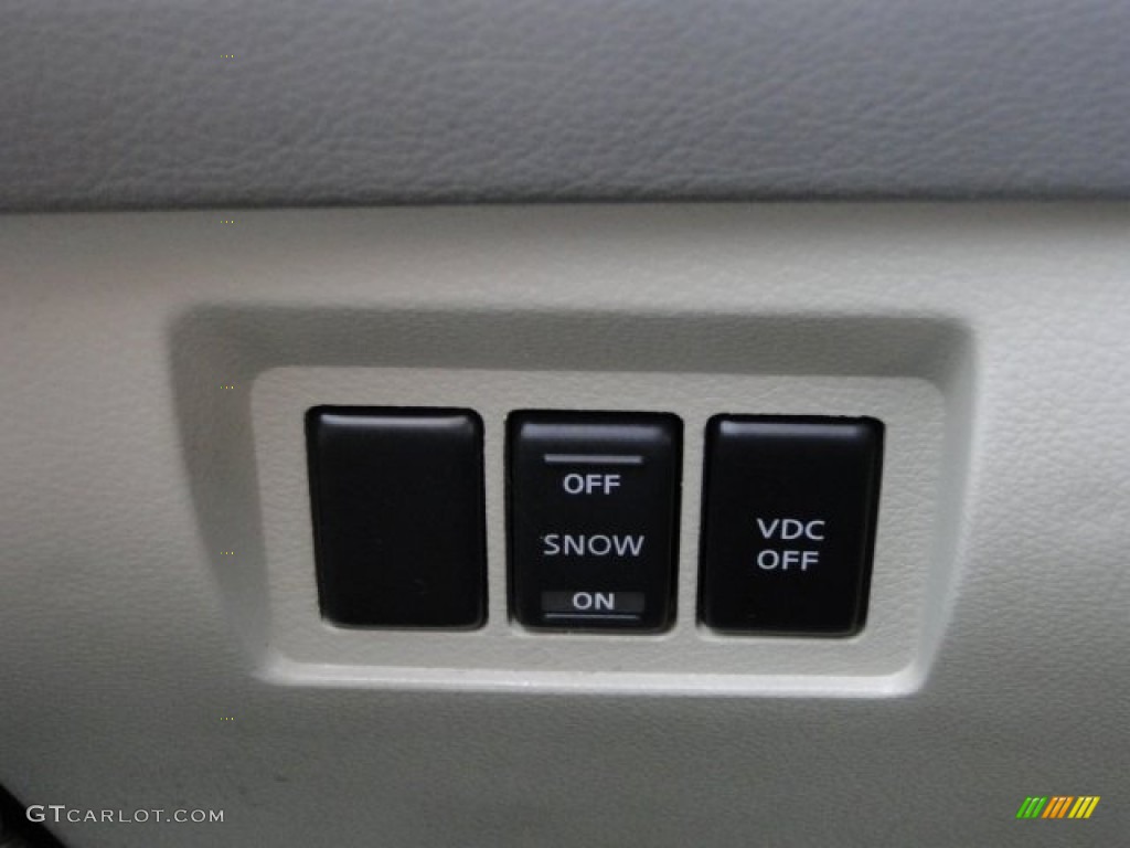 2005 FX 35 AWD - Ivory Pearl White / Willow photo #41