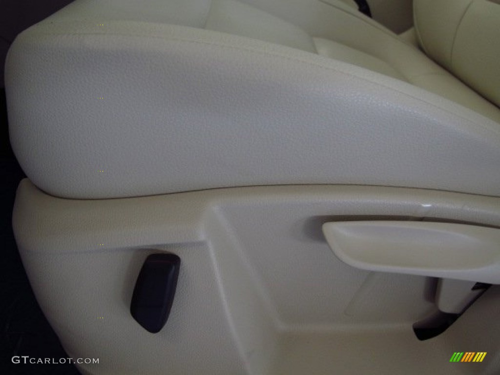 2014 Tiguan SE - Deep Black Metallic / Beige photo #21