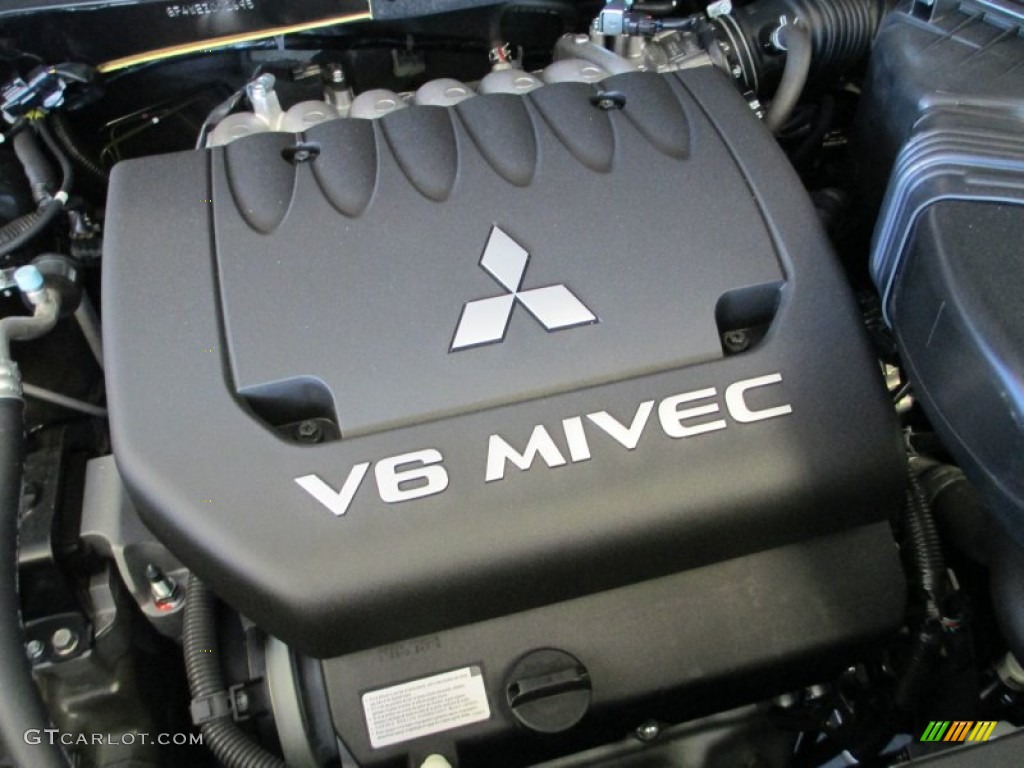 2014 Mitsubishi Outlander GT S-AWC Engine Photos