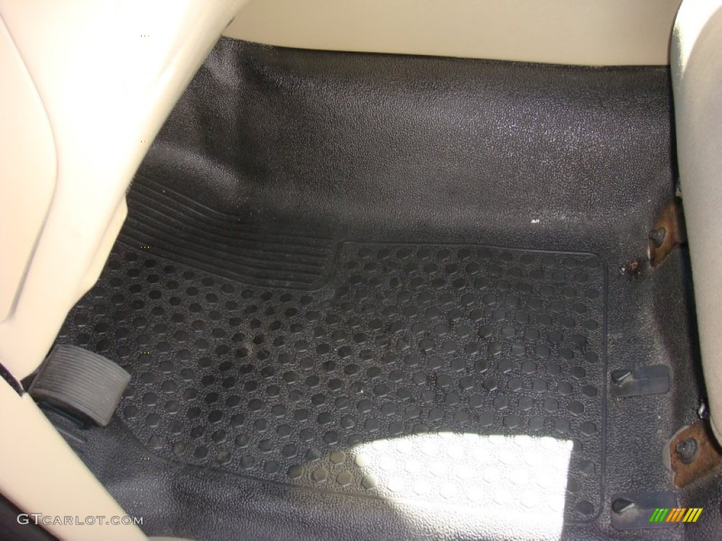 2004 Explorer Sport Trac XLT - Pueblo Gold Metallic / Medium Pebble/Dark Pebble photo #13