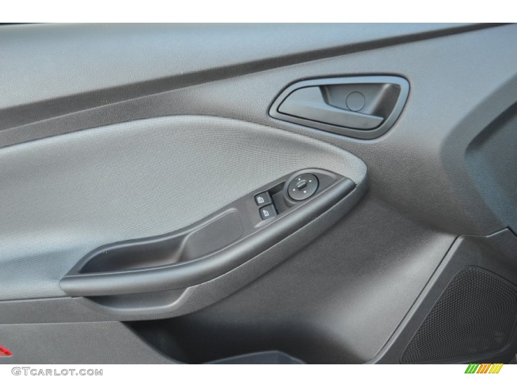 2014 Focus S Sedan - Sterling Gray / Charcoal Black photo #4