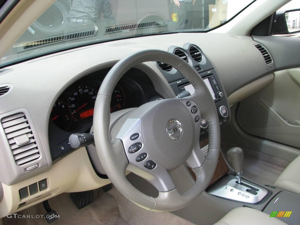 2007 Altima 3.5 SE - Super Black / Blond photo #11