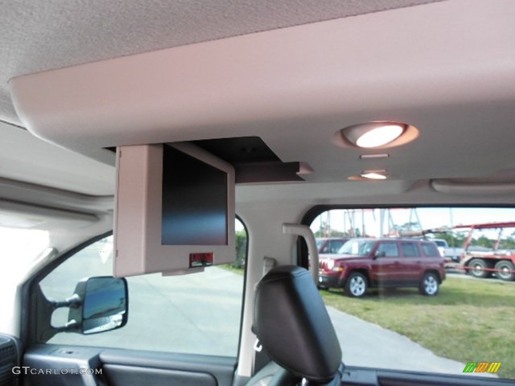 2011 Titan SL Crew Cab 4x4 - Blizzard White / Charcoal photo #7