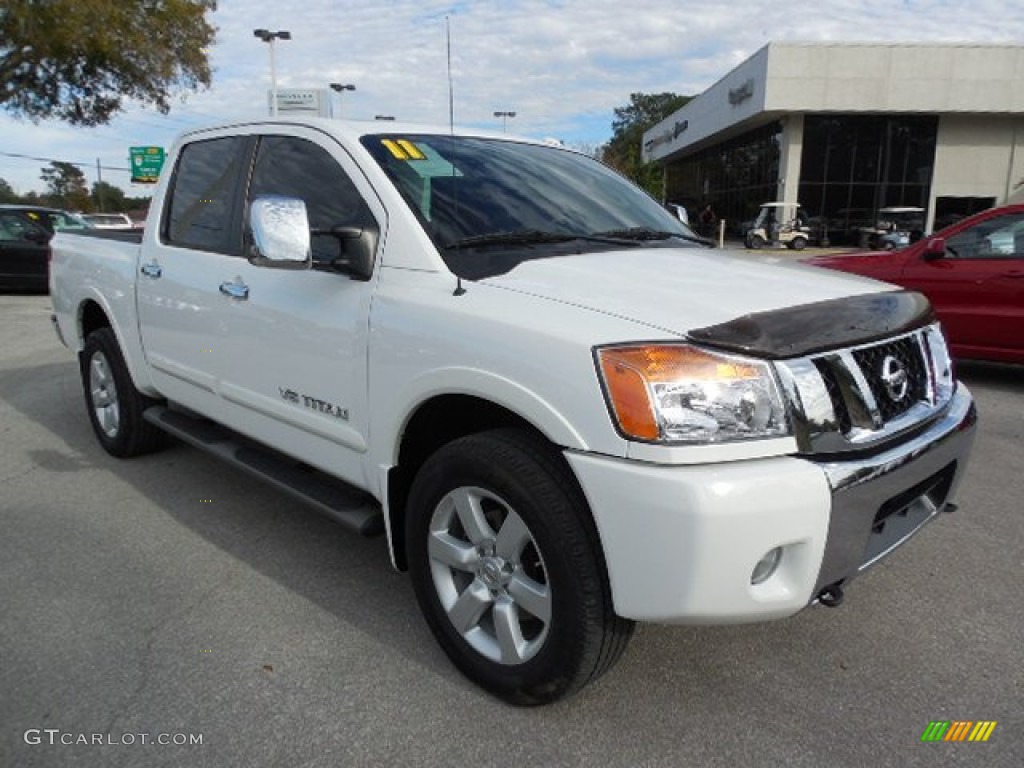 2011 Titan SL Crew Cab 4x4 - Blizzard White / Charcoal photo #11