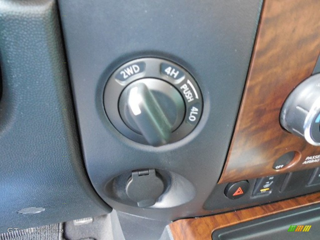 2011 Titan SL Crew Cab 4x4 - Blizzard White / Charcoal photo #23