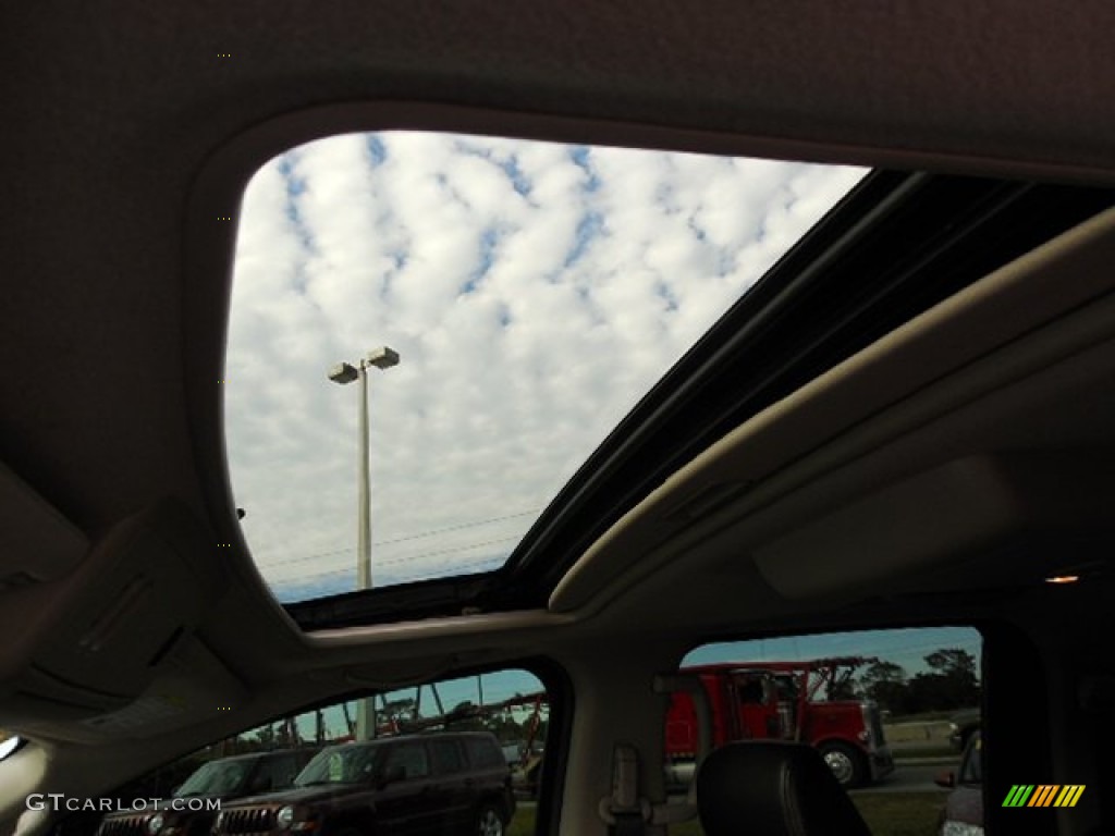 2011 Titan SL Crew Cab 4x4 - Blizzard White / Charcoal photo #24