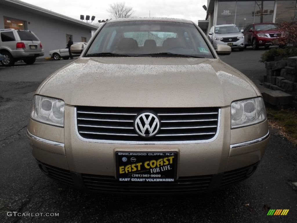 2001 Passat GLS Sedan - Mojave Beige Metallic / Beige photo #2