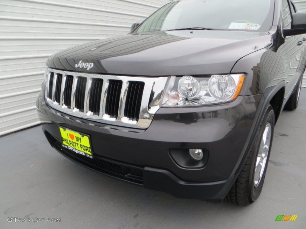 2011 Grand Cherokee Laredo - Dark Charcoal Pearl / Dark Graystone/Medium Graystone photo #12