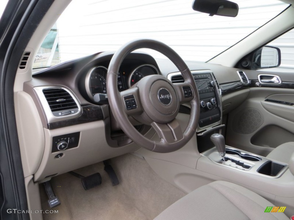 2011 Grand Cherokee Laredo - Dark Charcoal Pearl / Dark Graystone/Medium Graystone photo #36